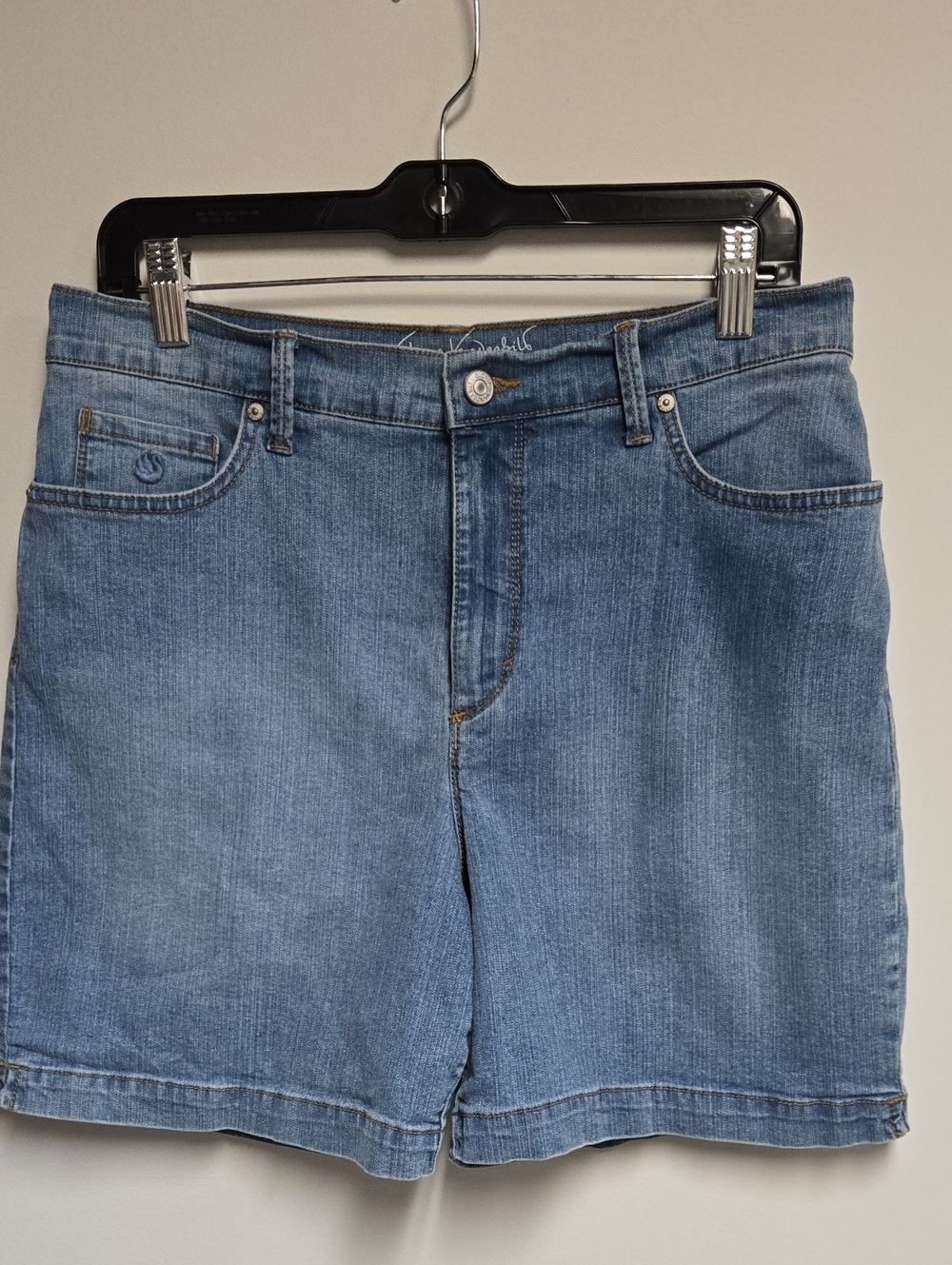 Gloria Vanderbilt Light Blue Jean Shorts with Contrast Stitching